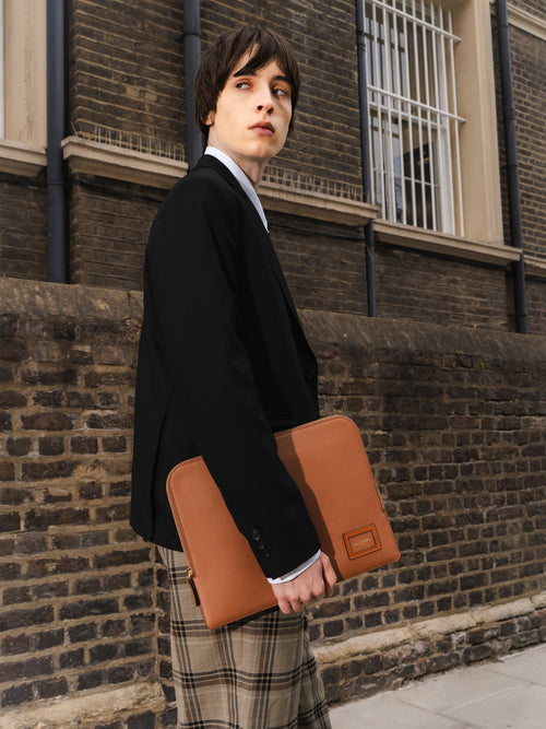 The Zipped Folio - Tan Calf Grain